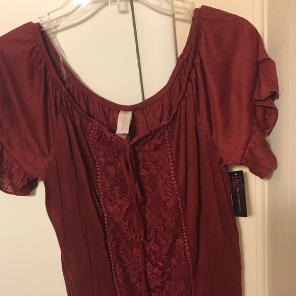 Burgundy color blouse - Picture 2 of 6